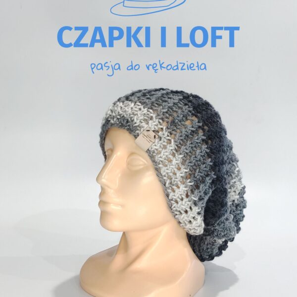 Czapka robiona na drutach z kolekcji Czapki i Loft - doskonałe połączenie stylu i komfortu. Wyjątkowy design dla indywidualnego wyrazu. Sprawdź nasze ręcznie wykonane czapki na www.czapkiiloft.pl i zanurz się w modowym świecie ekskluzywnych dodatków.