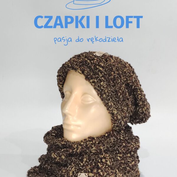 Czapka z kominem ręcznie robiona na drutach z ekskluzywnej kolekcji Czapki i Loft. Unikalny design i staranne wykonanie zapewniają nie tylko ciepło, ale także modny akcent do Twojej zimowej garderoby. Odkryj styl i komfort na www.czapkiiloft.pl.