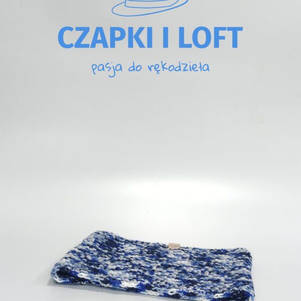 Czapka z kominem ręcznie robiona na drutach z ekskluzywnej kolekcji Czapki i Loft. Unikalny design i staranne wykonanie zapewniają nie tylko ciepło, ale także modny akcent do Twojej zimowej garderoby. Odkryj styl i komfort na www.czapkiiloft.pl.