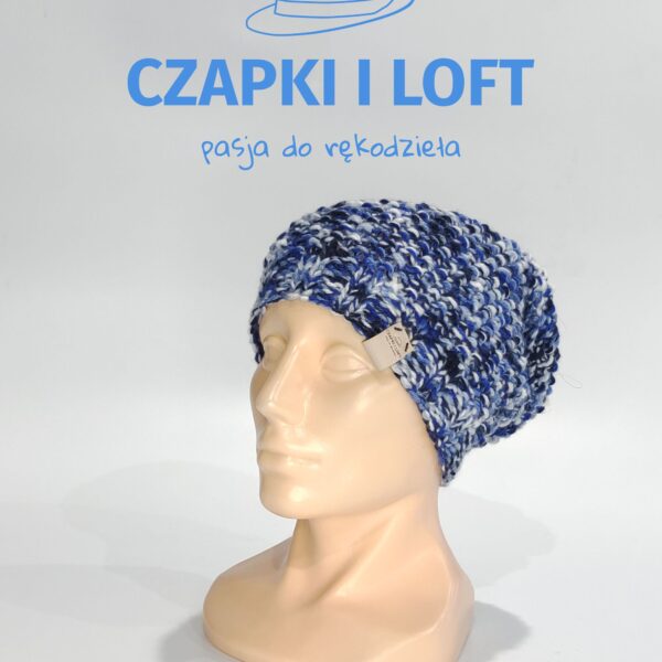 Ręcznie wykonana czapka na drutach, dostępna tylko na www.czapkiiloft.pl. Nasze unikalne wzory i staranność w wykonaniu sprawią, że poczujesz się modnie i komfortowo w chłodniejsze dni. Odkryj naszą kolekcję ręcznie robionych czapek i wybierz styl, który podkreśli Twój indywidualny charakter. W cieple i stylu, tylko z Czapki i Loft.